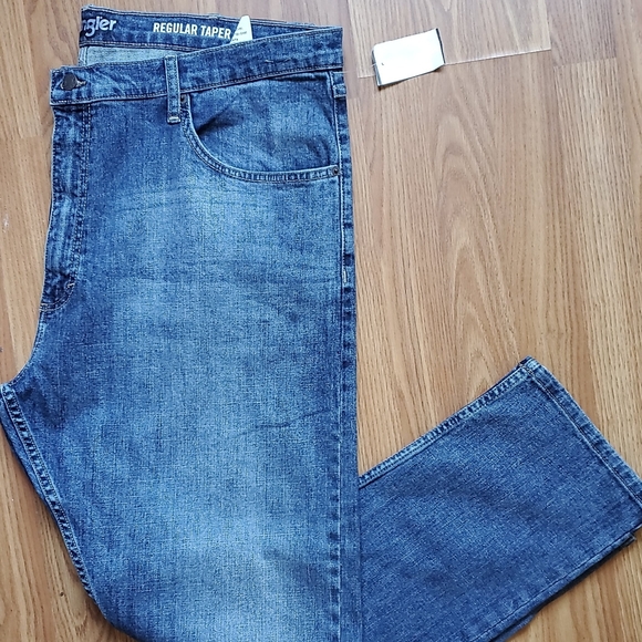 Wrangler Regular Taper Medium Washed Jeans NWT - Picture 2 of 6